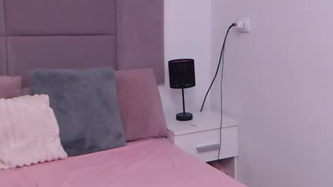 Snapshot of miryamines chatting on 02-08-25, 02:58 MiryamInes online show from 02-08-25, 02:58