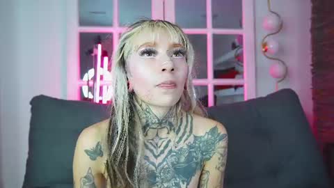 Snapshot of miss___angel chatting on 07-11-26, 10:07 miss___angel online show from 07-11-26, 10:07