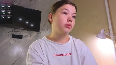 Snapshot of miss_bubbles chatting on 10-06-25, 12:30 Sandy online show from 10-06-25, 12:30