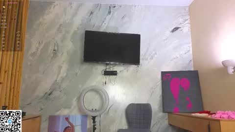 Snapshot of miss_bubbles chatting on 11-22-25, 12:42 Sandy online show from 11-22-25, 12:42