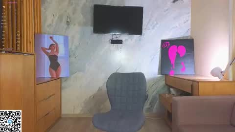 Snapshot of miss_bubbles chatting on 11-30-25, 12:36 Sandy online show from 11-30-25, 12:36