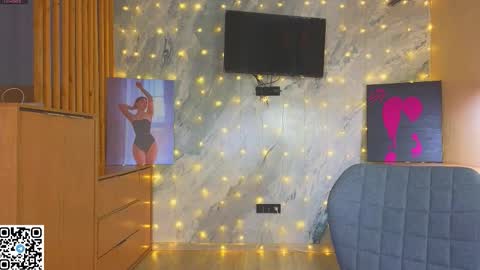 Snapshot of miss_bubbles chatting on 12-16-25, 12:48 Sandy online show from 12-16-25, 12:48