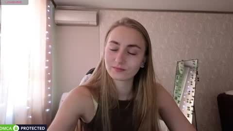 Snapshot of miss_emily19 chatting on 07-10-26, 01:21 Emily online show from 07-10-26, 01:21