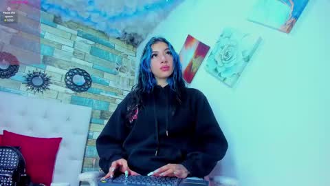 miss_evans_ online show from 10-07-25, 05:59