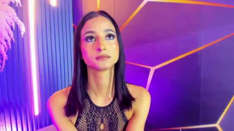 Snapshot of miss_isa19 chatting on 05-11-26, 04:04 miss_isa19 online show from 05-11-26, 04:04