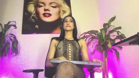 Snapshot of miss_isa19 chatting on 06-15-26, 10:39 miss_isa19 online show from 06-15-26, 10:39