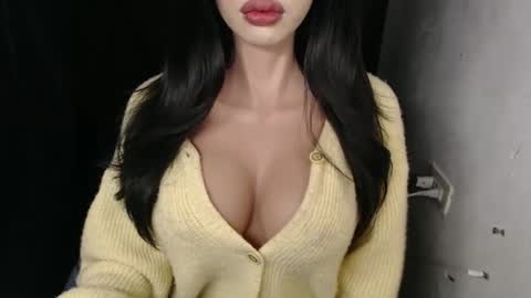 Lyn online show from 02-25-26, 01:10