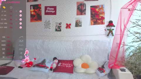 Snapshot of miss_sweetbb chatting on 03-12-26, 08:42 Bella online show from 03-12-26, 08:42