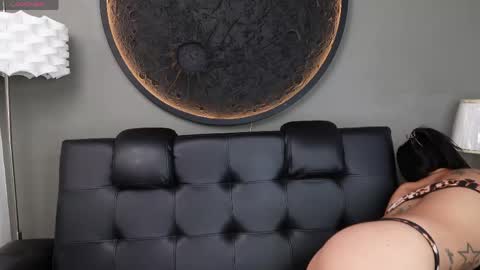 Snapshot of miss_vaiolette chatting on 04-21-26, 11:05 Vaiolette online show from 04-21-26, 11:05
