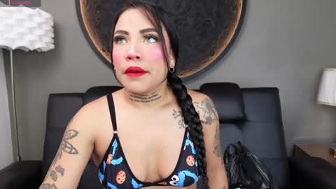 Snapshot of miss_vaiolette chatting on 04-22-26, 11:01 Vaiolette online show from 04-22-26, 11:01