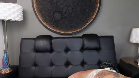 Snapshot of miss_vaiolette chatting on 04-23-26, 11:09 Vaiolette online show from 04-23-26, 11:09