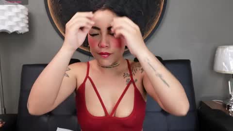 Snapshot of miss_vaiolette chatting on 04-25-26, 01:41 Vaiolette online show from 04-25-26, 01:41