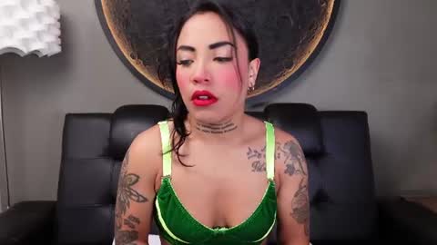 Snapshot of miss_vaiolette chatting on 06-22-26, 11:07 Vaiolette online show from 06-22-26, 11:07