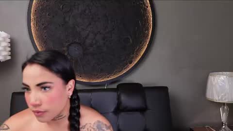 Snapshot of miss_vaiolette chatting on 07-01-26, 11:01 Vaiolette online show from 07-01-26, 11:01