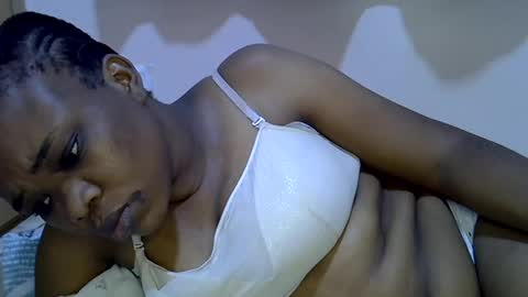 Snapshot of miss_velour chatting on 06-19-26, 01:43 miss_velour online show from 06-19-26, 01:43