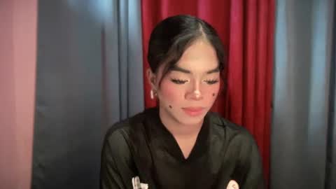 Snapshot of miss_veron_xoxo chatting on 11-17-25, 07:36 miss_veron_xoxo online show from 11-17-25, 07:36