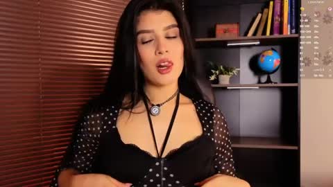 Laura online show from 05-28-26, 01:08