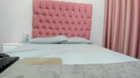 Snapshot of missbubu chatting on 10-30-25, 10:10 Elise online show from 10-30-25, 10:10