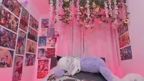 Snapshot of misscurvytop chatting on 06-24-26, 11:04 Vane online show from 06-24-26, 11:04