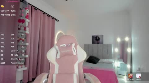 Snapshot of missgissel chatting on 06-27-26, 04:45 Gisell Gigi online show from 06-27-26, 04:45