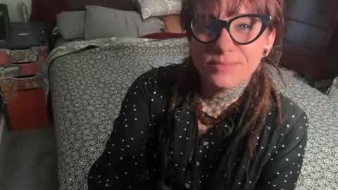 misshoneybadger333 online show from 05-12-26, 06:27