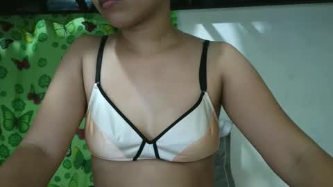 Snapshot of missjona08 chatting on 04-27-26, 12:08 Jona online show from 04-27-26, 12:08
