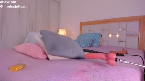 Snapshot of missjuliaa_ chatting on 12-12-24, 10:02 A N N Y online show from 12-12-24, 10:02