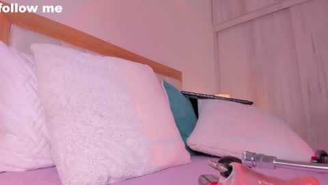 Snapshot of missjuliaa_ chatting on 02-08-25, 11:45 A N N Y online show from 02-08-25, 11:45
