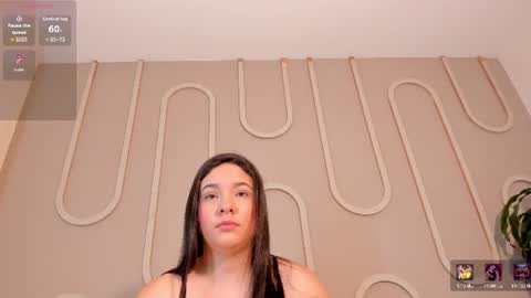 Snapshot of missmiaa_ chatting on 06-17-26, 11:45 Mia online show from 06-17-26, 11:45