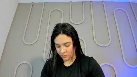 Snapshot of missmiaa_ chatting on 06-19-26, 11:47 Mia online show from 06-19-26, 11:47
