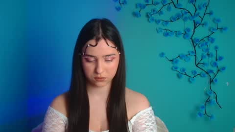 Mia online show from 04-10-26, 10:36