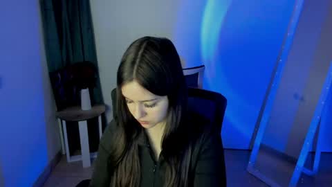 Mia online show from 05-11-26, 04:04