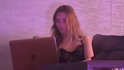 missmiroslava online show from 03-18-26, 09:45