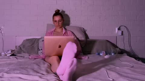 missmiroslava online show from 04-15-26, 09:04