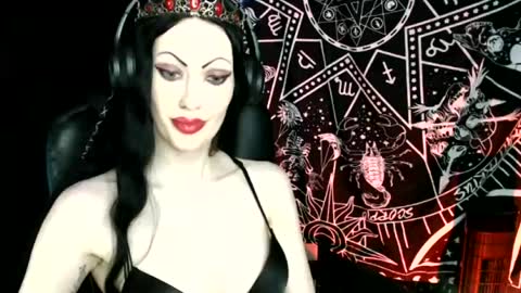 MissMoonDoll online show from 07-18-26, 05:44