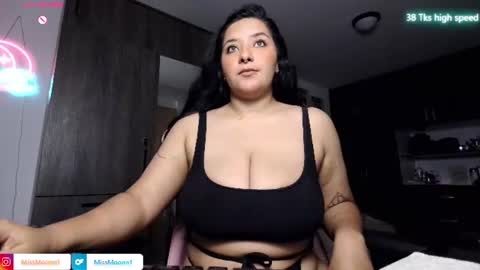 Snapshot of missmoonn chatting on 06-20-26, 06:33 MissMoon online show from 06-20-26, 06:33