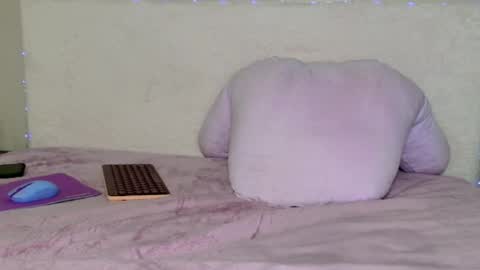 Snapshot of missrosierozayy chatting on 04-22-26, 03:09 Rose online show from 04-22-26, 03:09