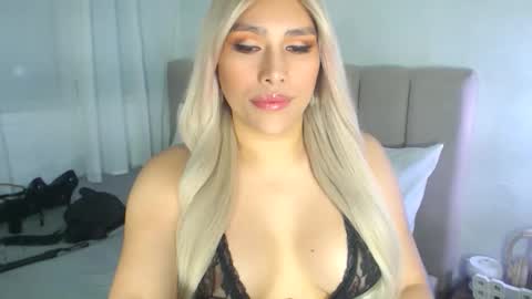 Snapshot of misstreslove2cum chatting on 06-03-26, 06:05 You can call me Mistress. online show from 06-03-26, 06:05