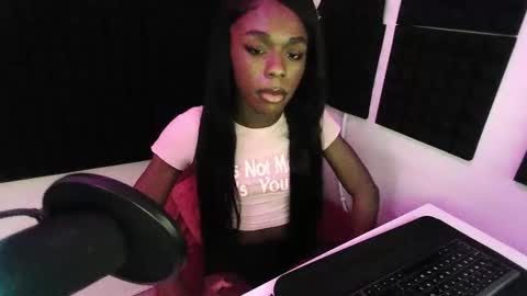 Snapshot of missymixingmiss chatting on 02-27-25, 05:04 lauren online show from 02-27-25, 05:04