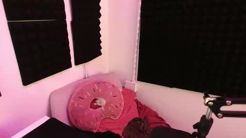 Snapshot of missymixingmiss chatting on 09-16-25, 07:31 lauren online show from 09-16-25, 07:31