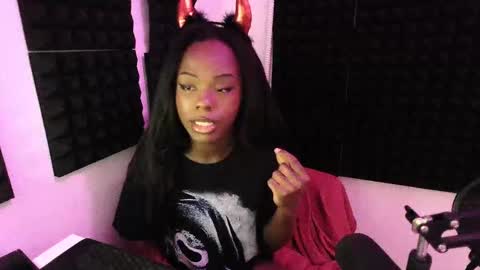 Snapshot of missymixingmiss chatting on 11-01-25, 05:09 lauren online show from 11-01-25, 05:09