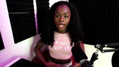 Snapshot of missymixingmiss chatting on 11-13-25, 06:40 lauren online show from 11-13-25, 06:40