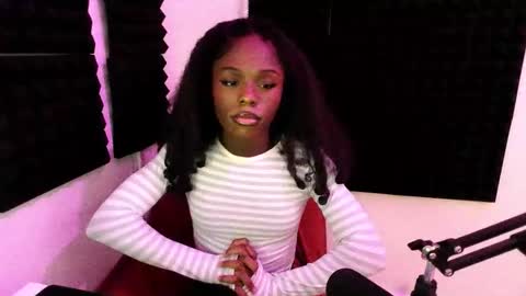 Snapshot of missymixingmiss chatting on 12-01-25, 04:17 lauren online show from 12-01-25, 04:17