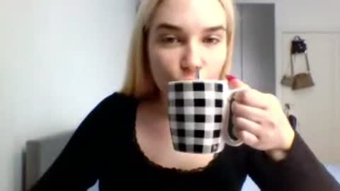 Snapshot of missyrattana chatting on 07-09-26, 10:19 Lucy online show from 07-09-26, 10:19