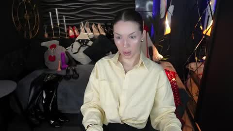 Snapshot of mistress_darsy chatting on 05-19-26, 01:39 Darsy online show from 05-19-26, 01:39