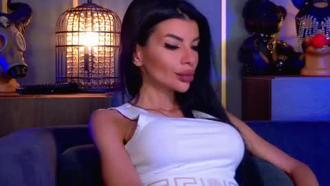 Elenia online show from 05-25-26, 11:49