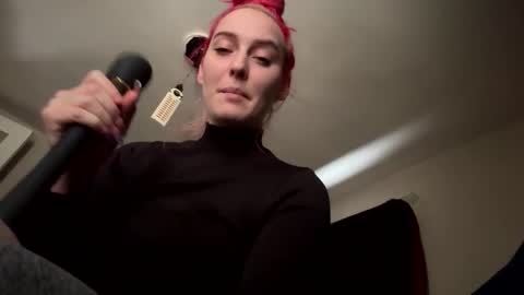 Snapshot of mistresshermoney chatting on 01-31-26, 08:29 mistresshermoney online show from 01-31-26, 08:29