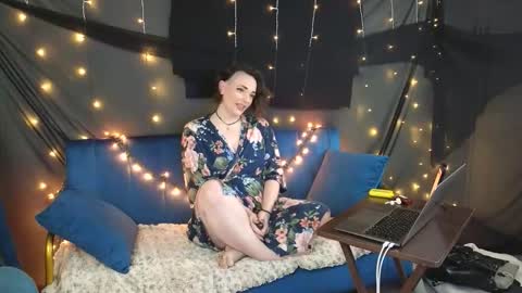 Mistress Quynn online show from 12-17-25, 09:21