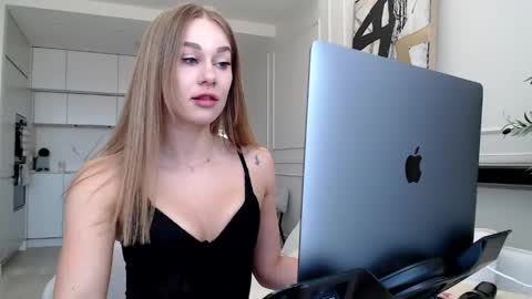 mistressuniverse online show from 04-10-26, 06:51