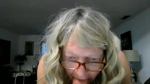 Snapshot of mistygoodslut chatting on 07-07-26, 12:31 mistygoodslut online show from 07-07-26, 12:31